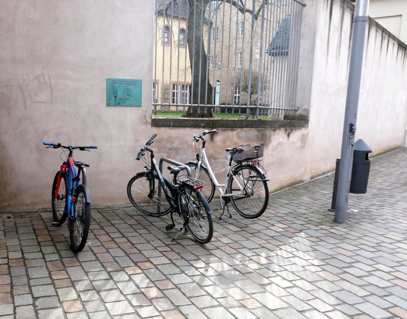 Hinter dem Dom - Ecke Platz der Menschenwürde